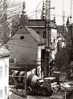 Anfang der 1980er: Lendhafenkino wird gebaut. Foto: HDS